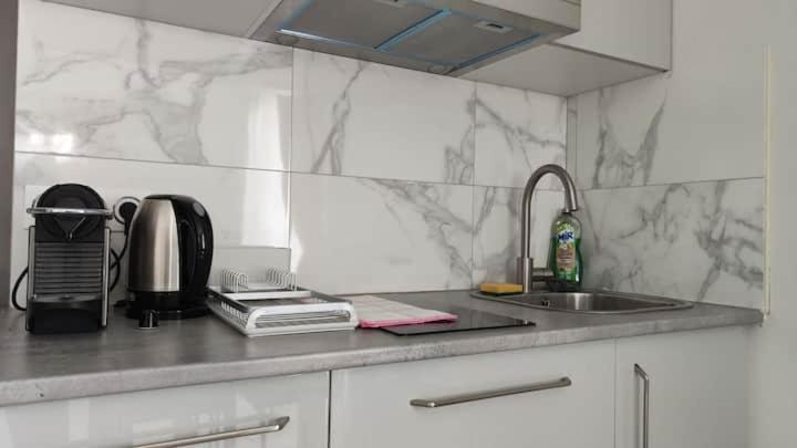 Chambre Privee Pour 4 Personnes En Banlieue Parisienne A Бонди Экстерьер фото
