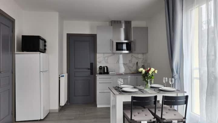Chambre Privee Pour 4 Personnes En Banlieue Parisienne A Бонди Экстерьер фото